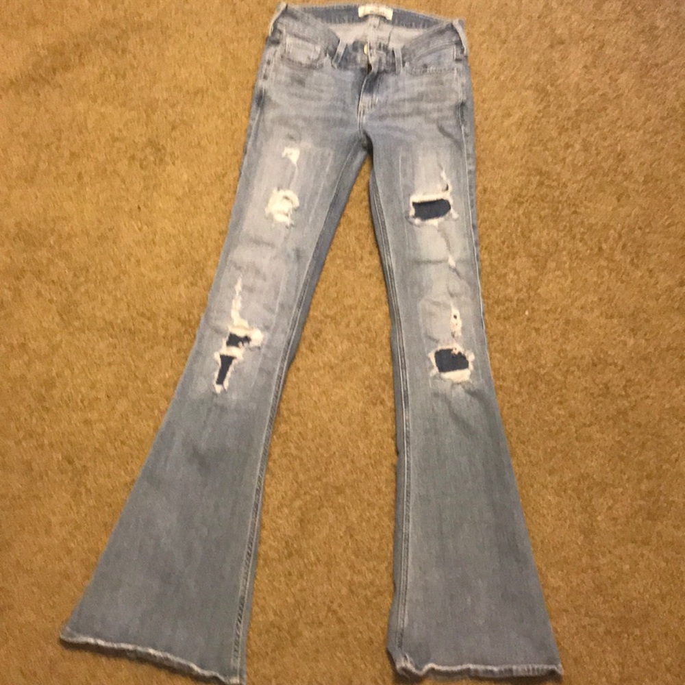 Hollister patched n destroyed jeans 1reg